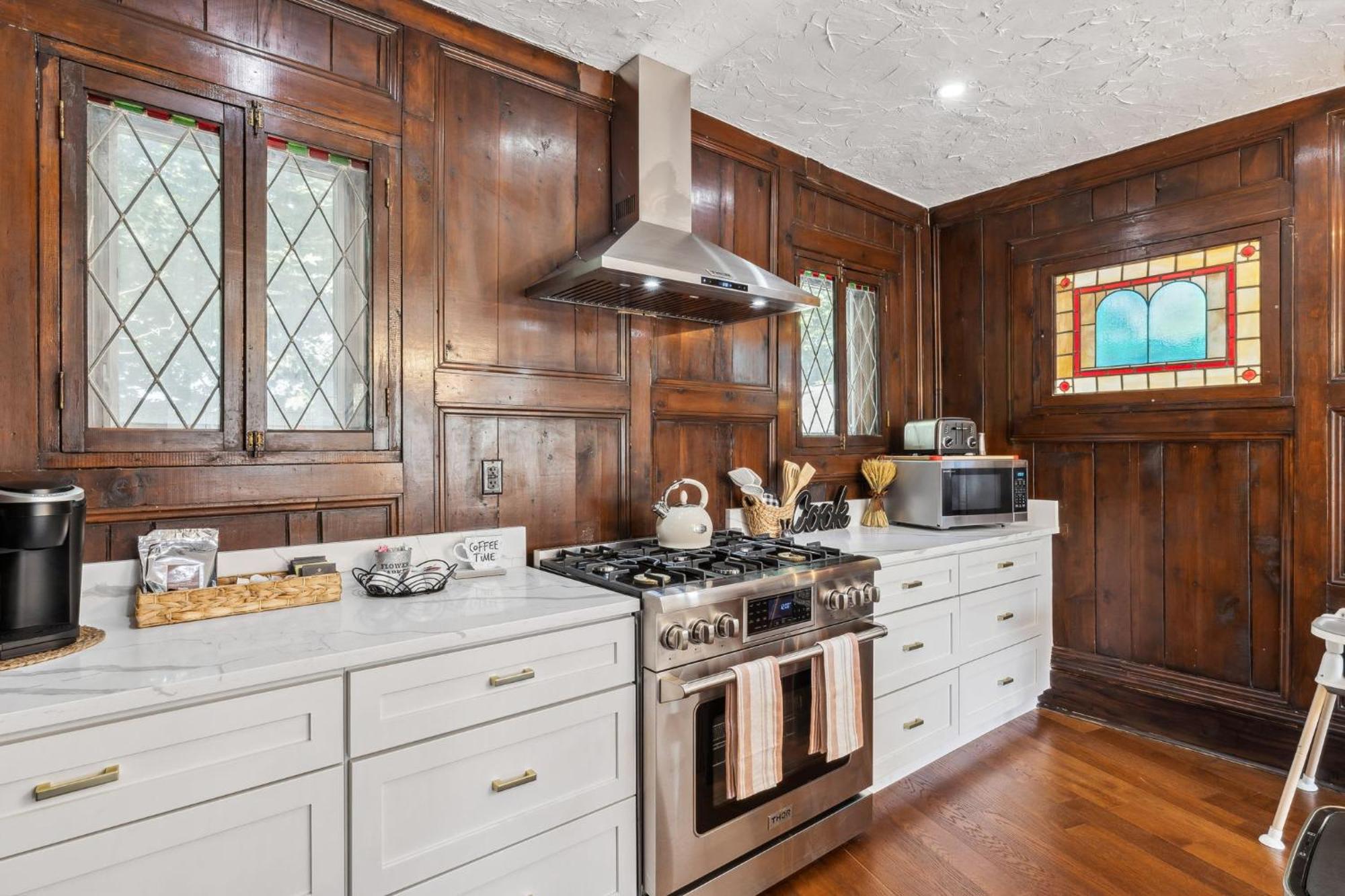 Enchanted Castle - Your Royal Getaway Awaits Cleveland Exteriér fotografie