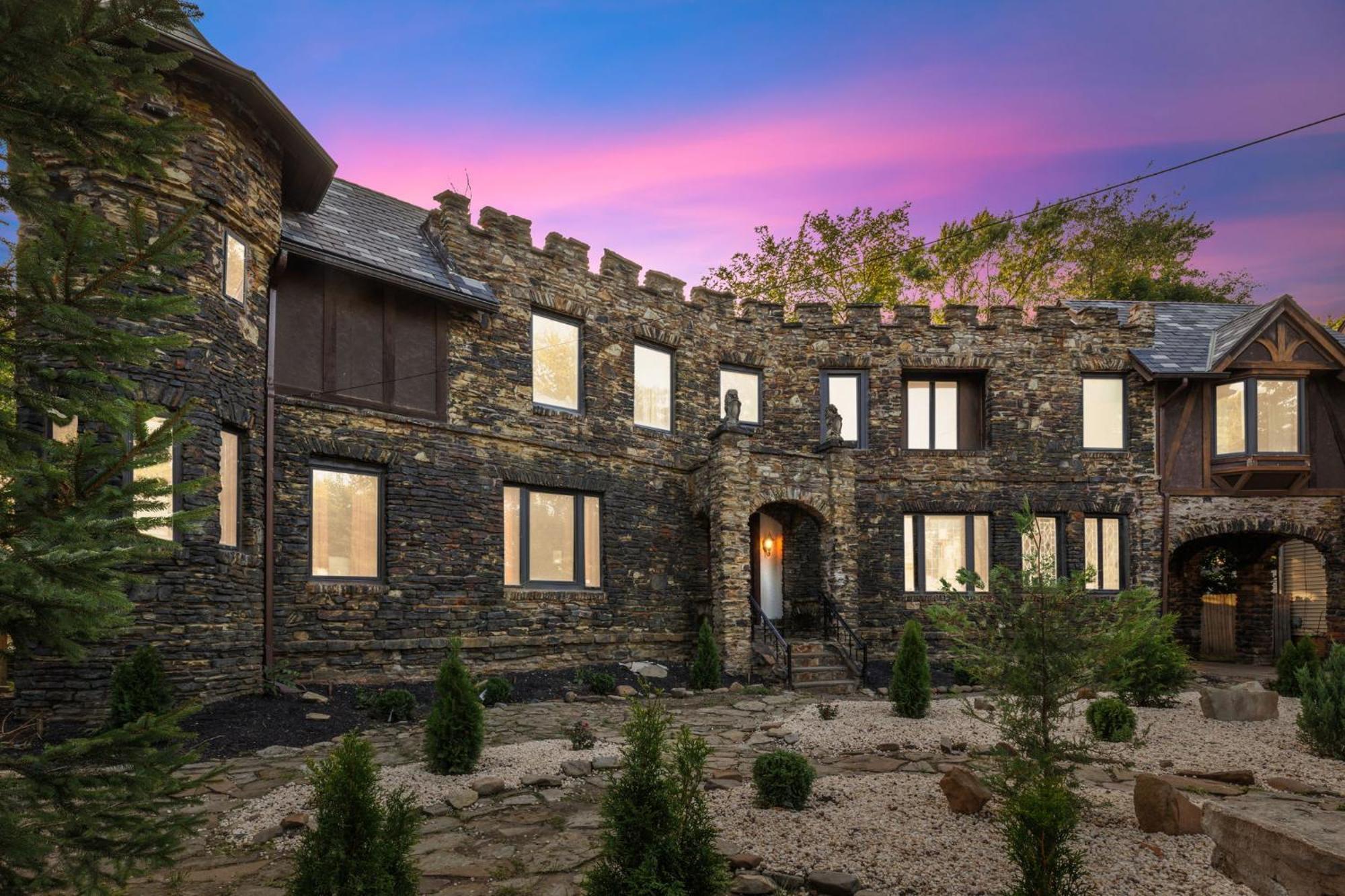 Enchanted Castle - Your Royal Getaway Awaits Cleveland Exteriér fotografie
